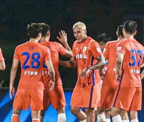 开云-广东宏远发布备战花絮，今晨临场应变，中超任务艰巨，控场能力受关注(原广东宏远足球队名单)