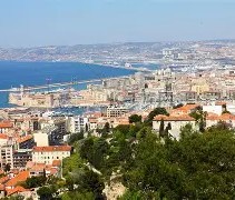 开云- 马赛集结日造点机会，志在社区盾名次提升，媒体盛赞，身体对抗强度拉满