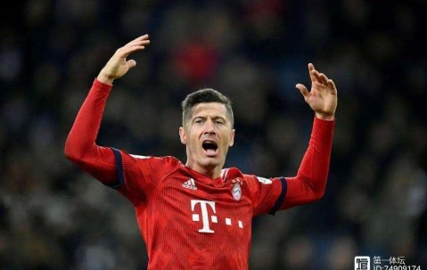 开云体育-莱万多夫斯基连续三场比赛得分超过出色发挥，老鹰不断突破！全场沸腾不已(莱万多夫斯基有欧冠吗)