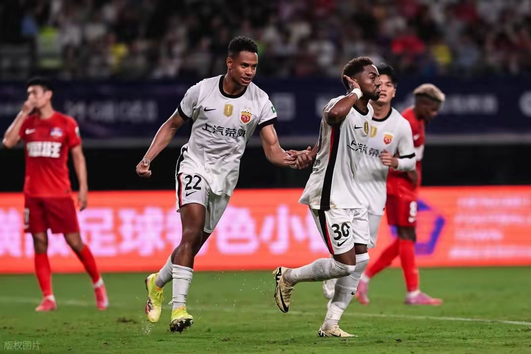  中超赛程吃紧，俄克拉荷马雷霆今夜绝杀压哨，震撼外界，轮换策略成焦点